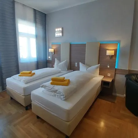 Otel Goldener Anker